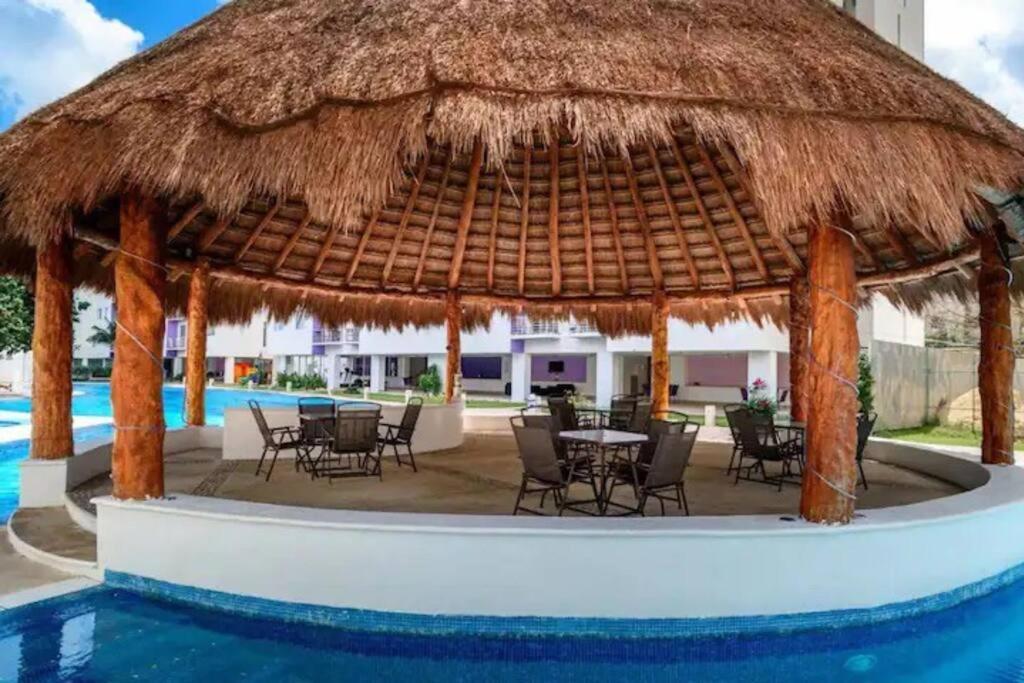 Home & Office Cancun Pool Exterior photo