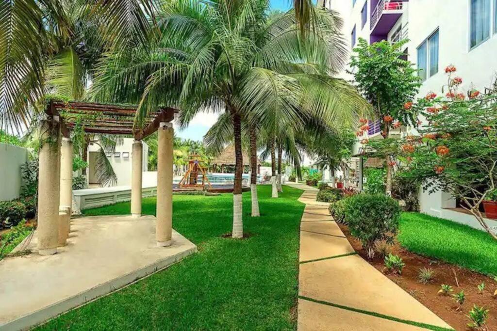 Home & Office Cancun Pool Exterior photo
