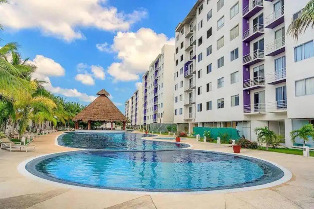 Home & Office Cancun Pool Exterior photo